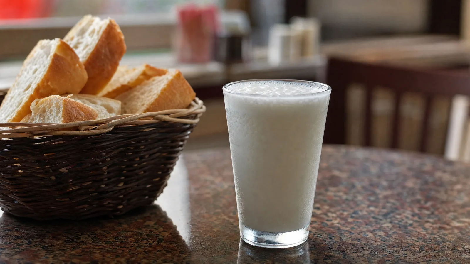 Soğuk bardakta ayran